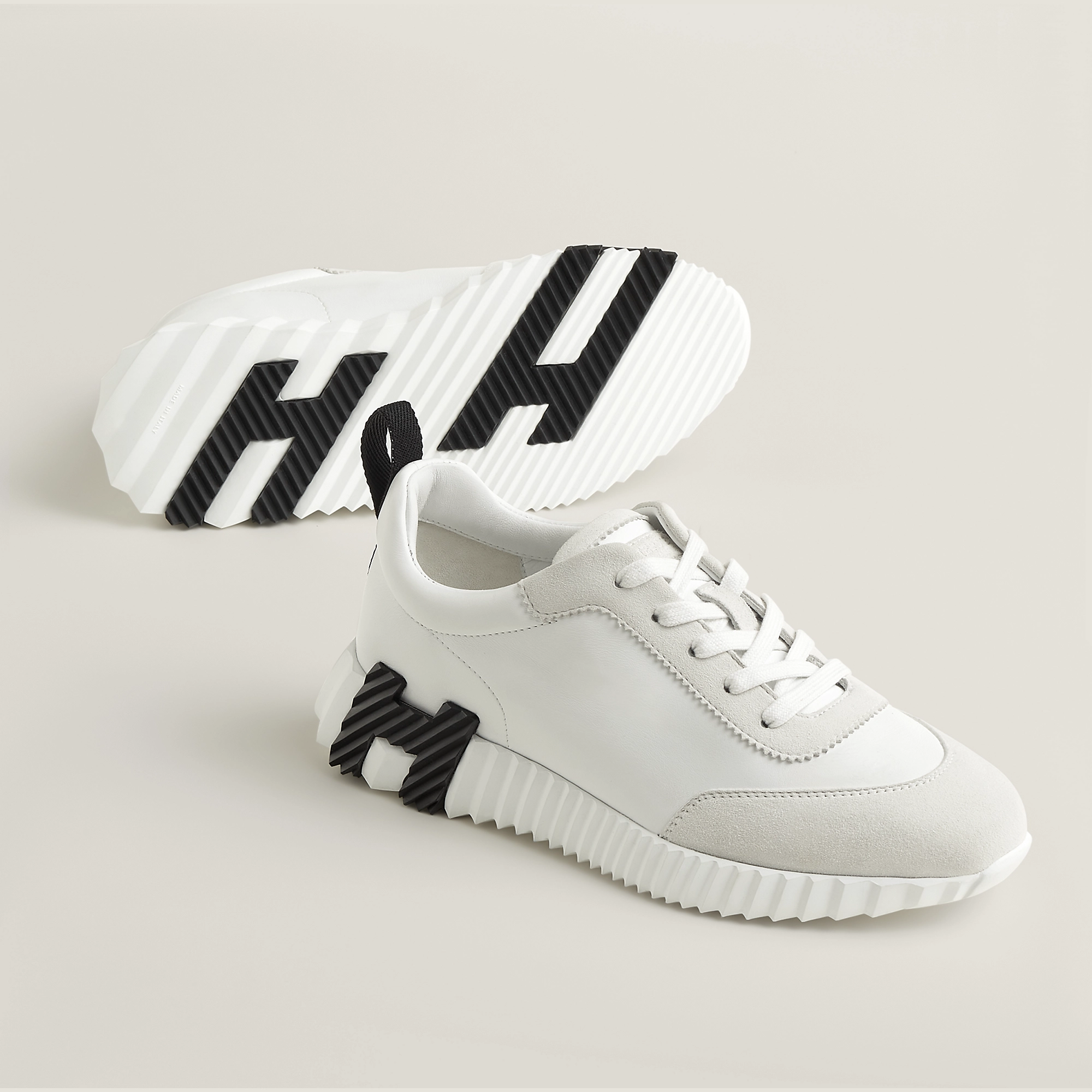Hrms ''Bouncing sneaker''