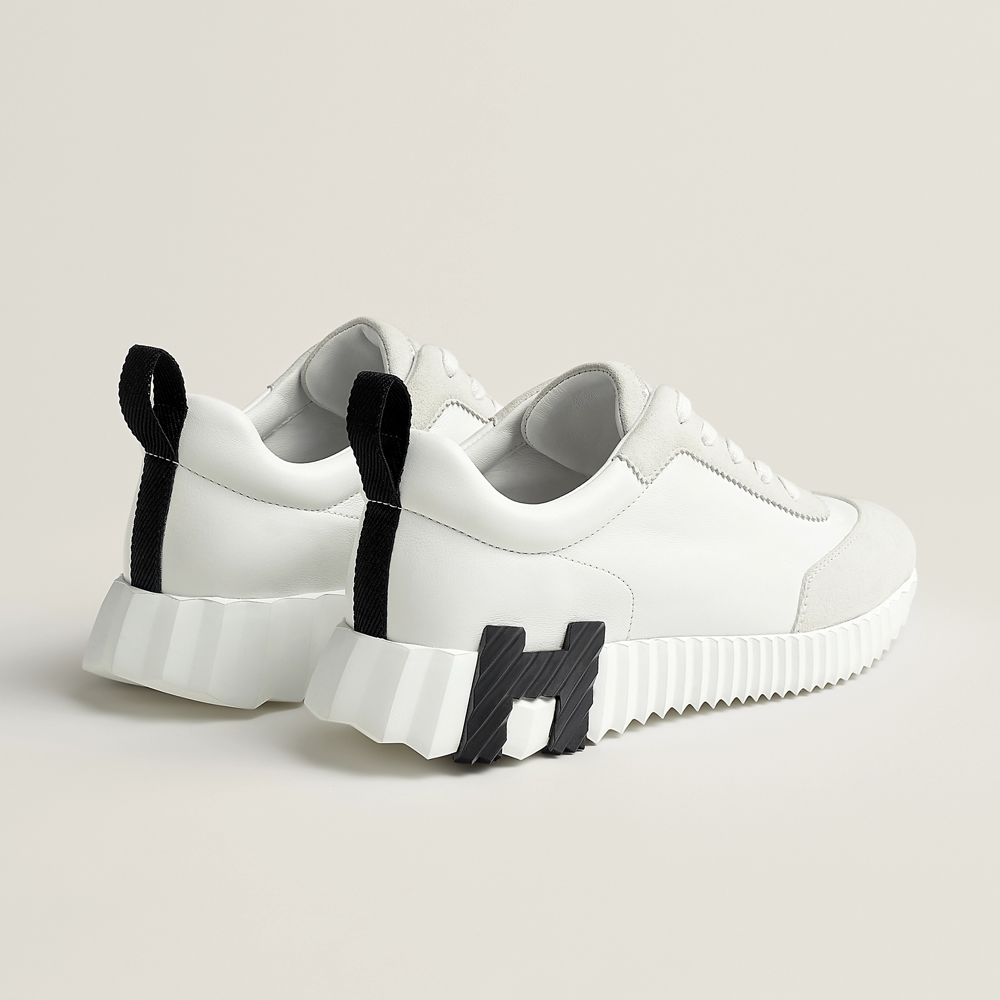 Hrms ''Bouncing sneaker''